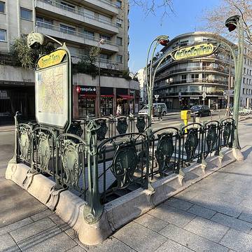 Édicule Guimard de la station Bréguet-Sabin - Paris 11ème