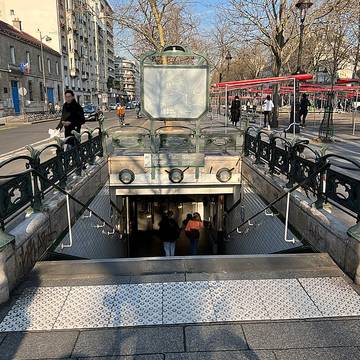 Édicule Guimard de la station Bréguet-Sabin - Paris 11ème