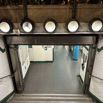 Édicule Guimard de la station Bréguet-Sabin - Paris 11ème