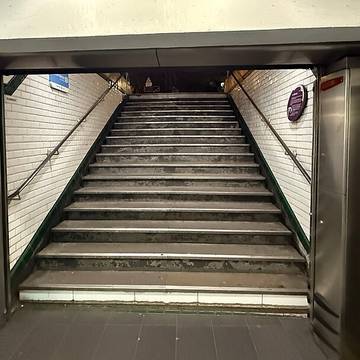 Édicule Guimard de la station Bréguet-Sabin - Paris 11ème