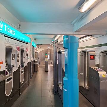 Édicule Guimard de la station Bréguet-Sabin - Paris 11ème