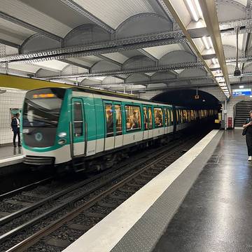 Édicule Guimard de la station Bréguet-Sabin - Paris 11ème