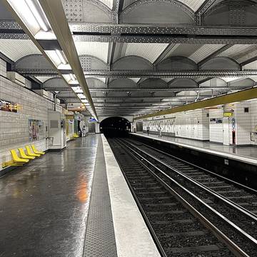 Édicule Guimard de la station Bréguet-Sabin - Paris 11ème