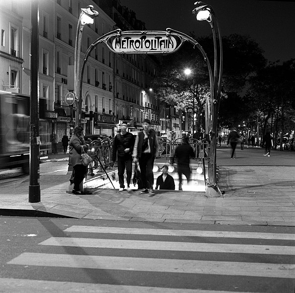 Édicule Guimard de la station Couronnes - Paris 11ème