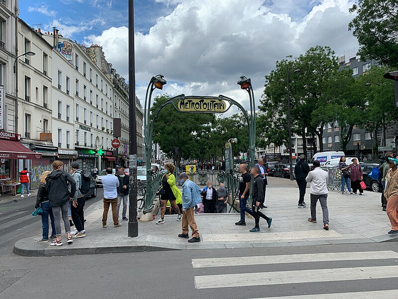 Édicule Guimard de la station Couronnes - Paris 11ème