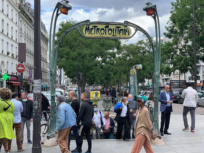 Édicule Guimard de la station Couronnes - Paris 11ème