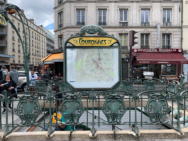 Édicule Guimard de la station Couronnes - Paris 11ème