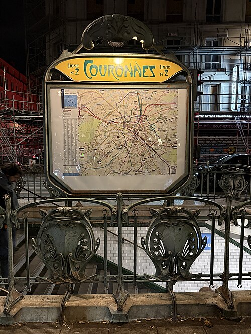 Édicule Guimard de la station Couronnes - Paris 11ème
