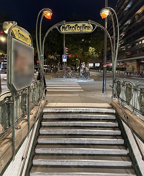 Édicule Guimard de la station Couronnes - Paris 11ème