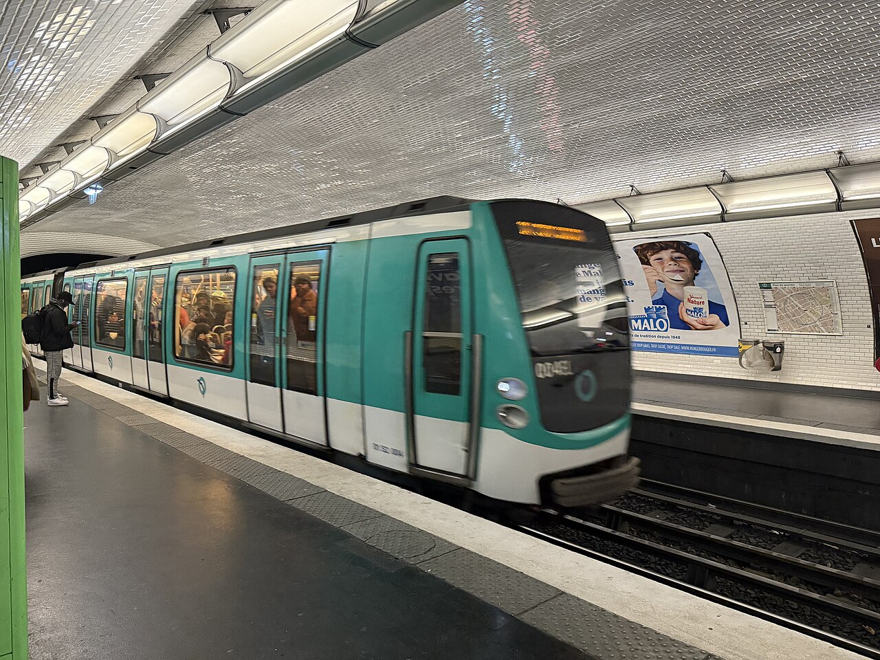 Édicule Guimard de la station Couronnes - Paris 11ème
