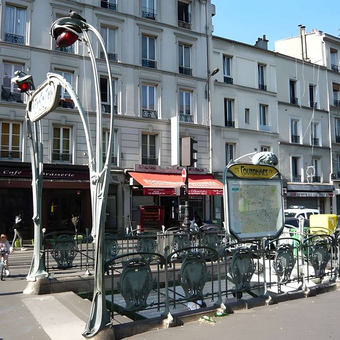 Photo de Édicule Guimard de la station Couronnes - Paris 11ème