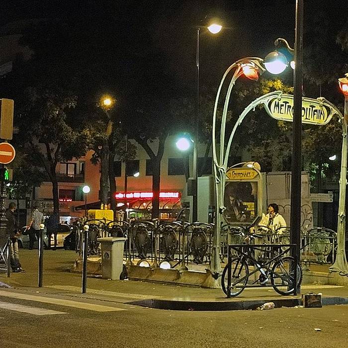 Photo de Édicule Guimard de la station Couronnes - Paris 11ème
