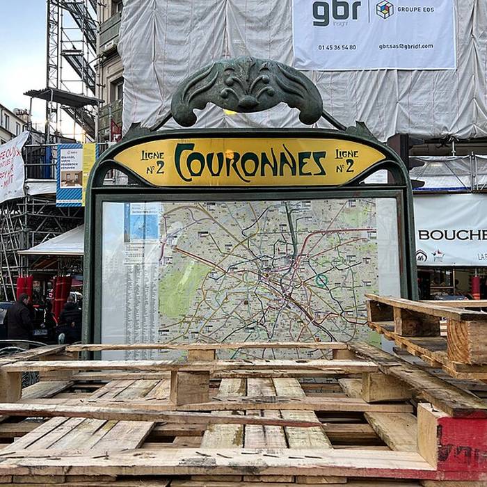 Photo de Édicule Guimard de la station Couronnes - Paris 11ème