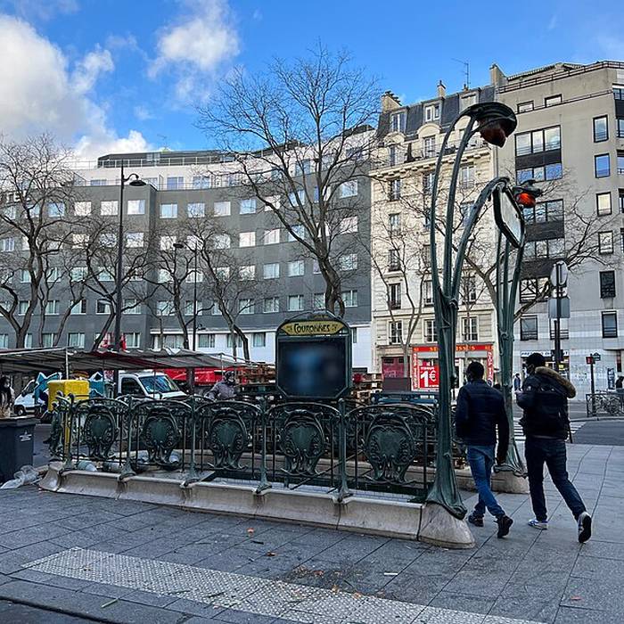 Photo de Édicule Guimard de la station Couronnes - Paris 11ème