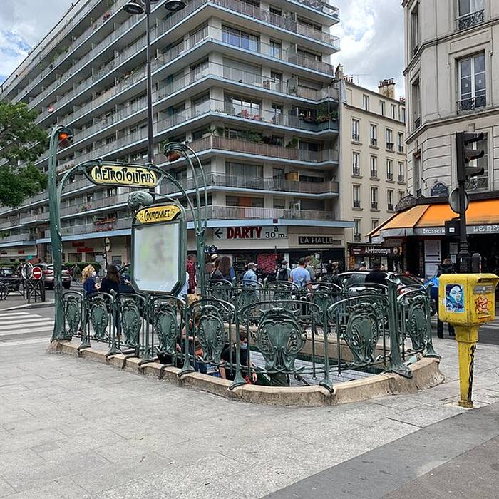 Photo de Édicule Guimard de la station Couronnes - Paris 11ème