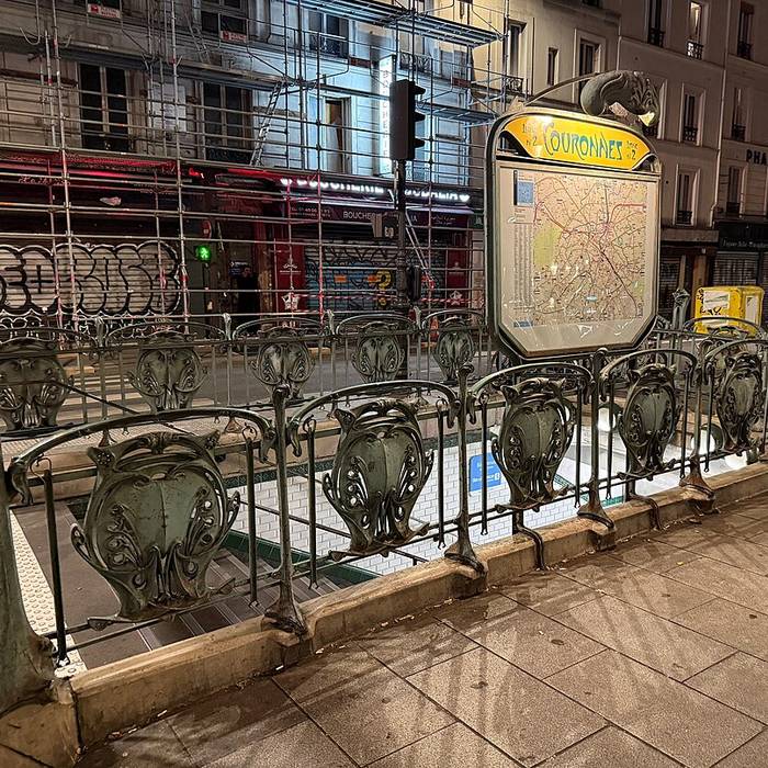 Photo de Édicule Guimard de la station Couronnes - Paris 11ème