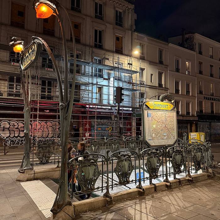 Photo de Édicule Guimard de la station Couronnes - Paris 11ème