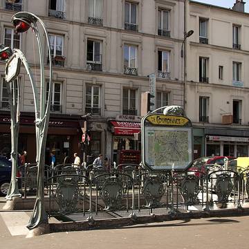 Édicule Guimard de la station Couronnes - Paris 11ème
