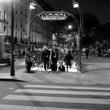 Édicule Guimard de la station Couronnes - Paris 11ème