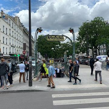 Édicule Guimard de la station Couronnes - Paris 11ème