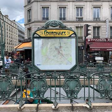 Édicule Guimard de la station Couronnes - Paris 11ème