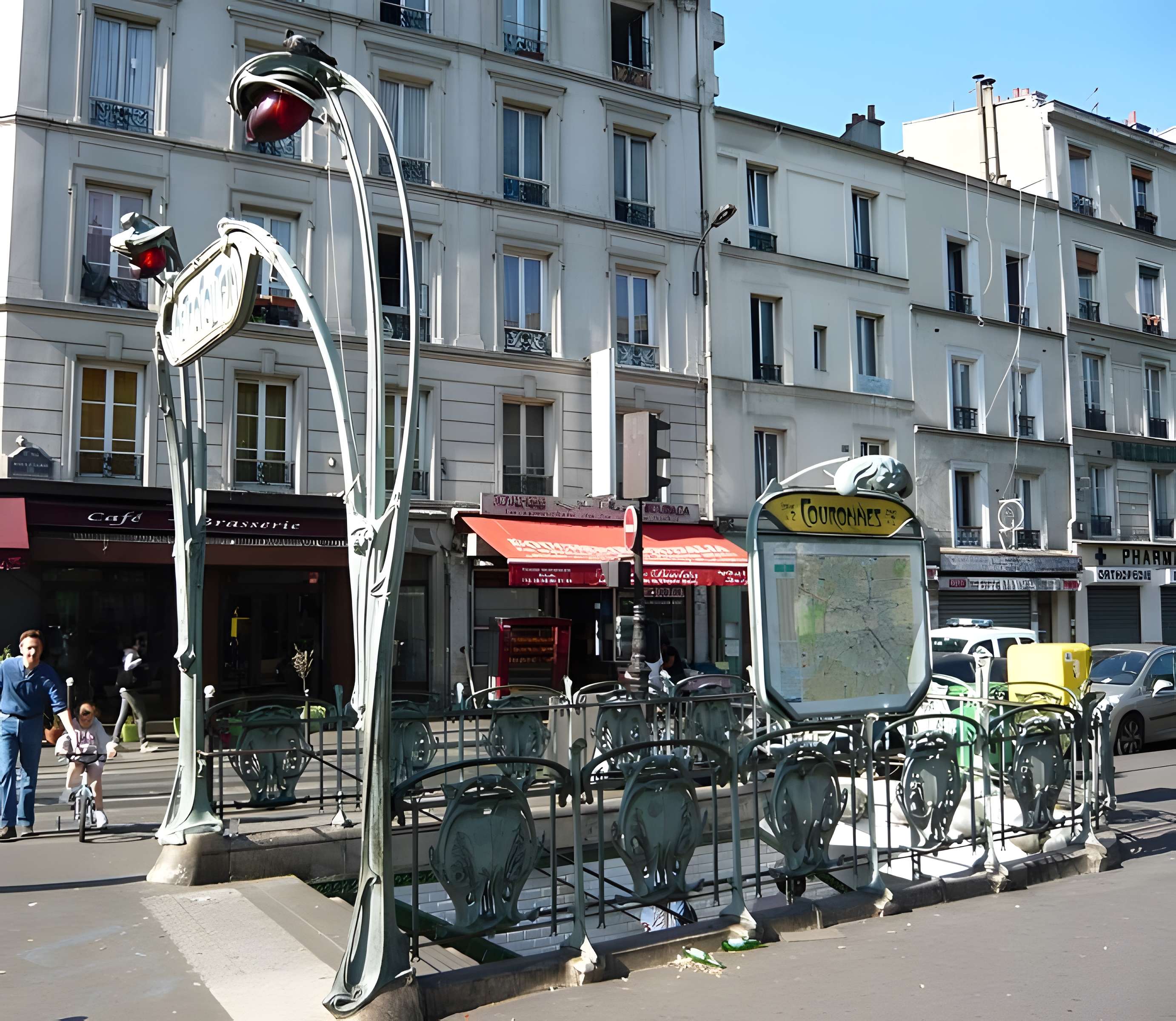 Édicule Guimard de la station Couronnes - Paris 11ème 