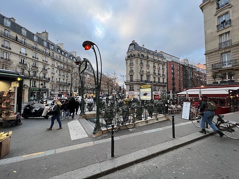 Édicule Guimard de la station Parmentier - Paris 11ème