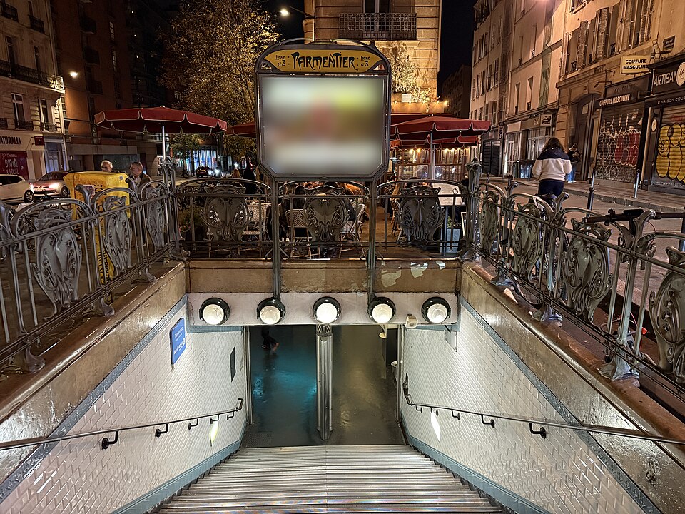 Édicule Guimard de la station Parmentier - Paris 11ème