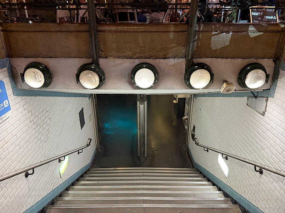 Édicule Guimard de la station Parmentier - Paris 11ème