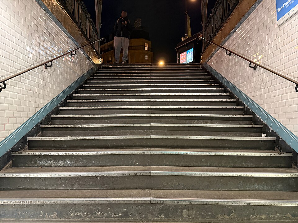 Édicule Guimard de la station Parmentier - Paris 11ème