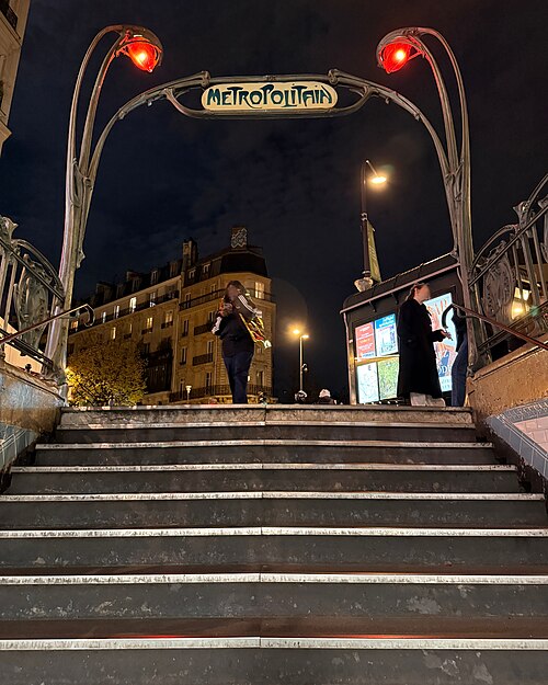 Édicule Guimard de la station Parmentier - Paris 11ème