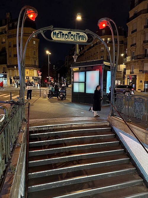 Édicule Guimard de la station Parmentier - Paris 11ème
