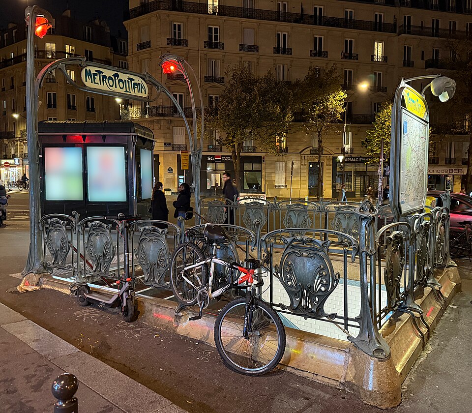 Édicule Guimard de la station Parmentier - Paris 11ème