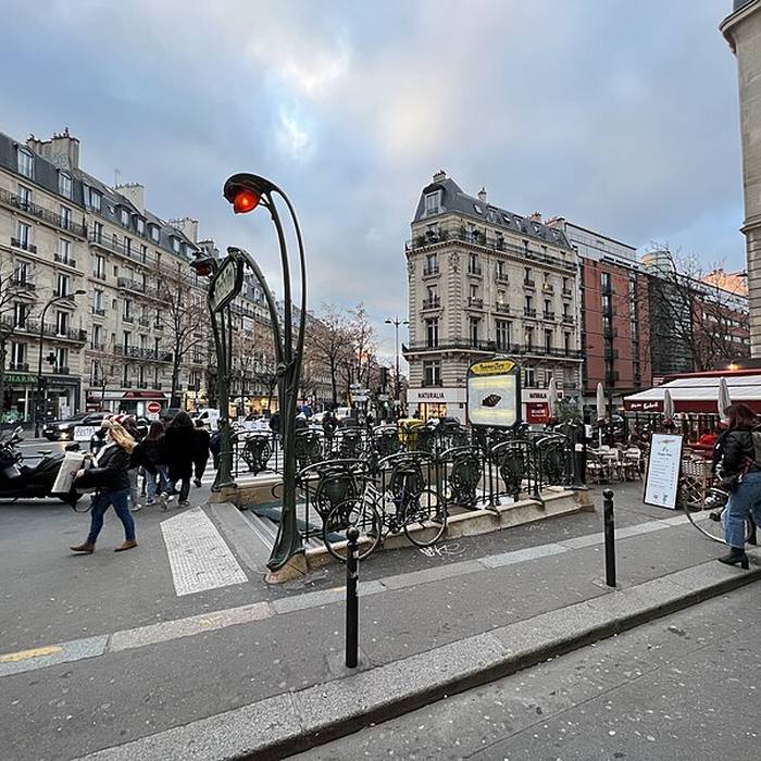 Photo de Édicule Guimard de la station Parmentier - Paris 11ème