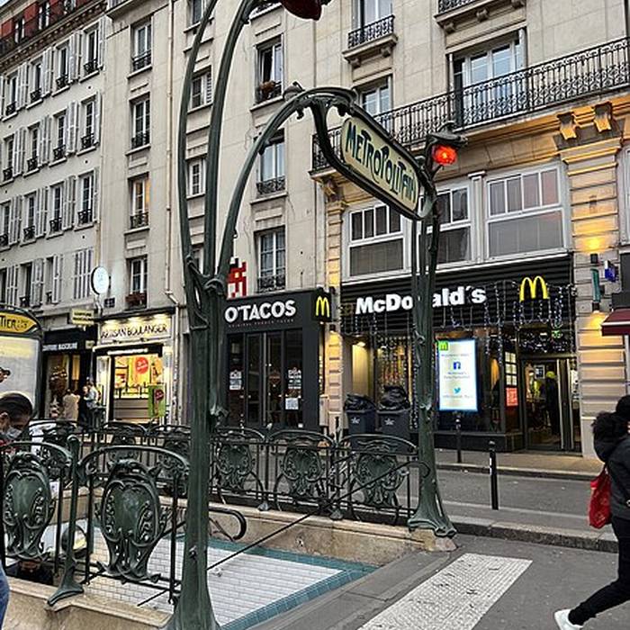 Photo de Édicule Guimard de la station Parmentier - Paris 11ème