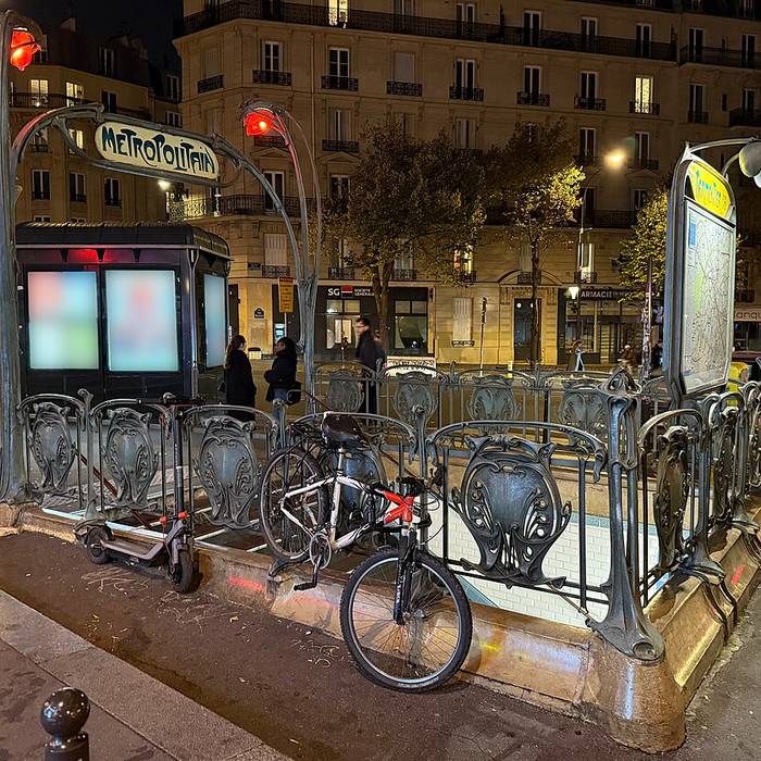 Photo de Édicule Guimard de la station Parmentier - Paris 11ème