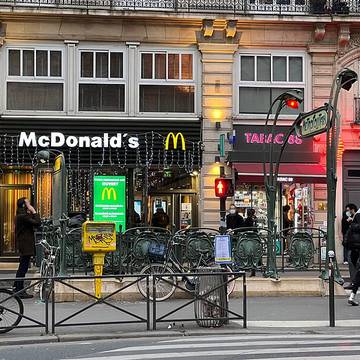 Édicule Guimard de la station Parmentier - Paris 11ème