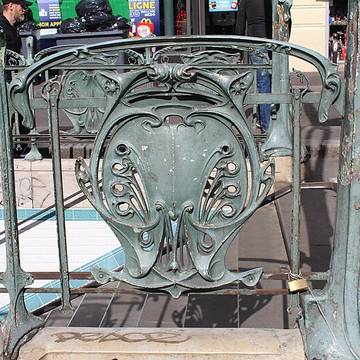 Édicule Guimard de la station Parmentier - Paris 11ème