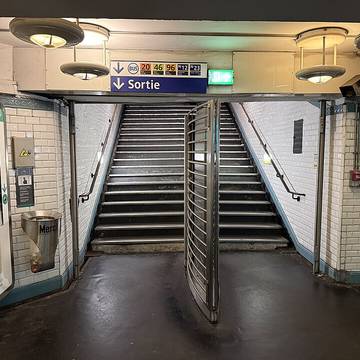 Édicule Guimard de la station Parmentier - Paris 11ème