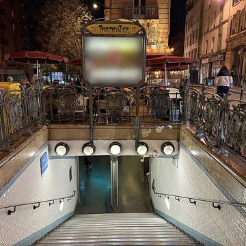 Édicule Guimard de la station Parmentier - Paris 11ème