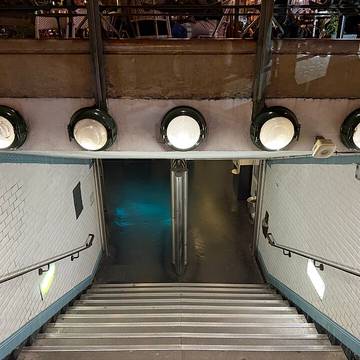 Édicule Guimard de la station Parmentier - Paris 11ème