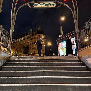 Édicule Guimard de la station Parmentier - Paris 11ème