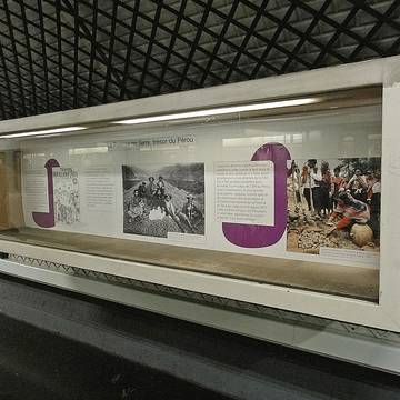 Édicule Guimard de la station Parmentier - Paris 11ème