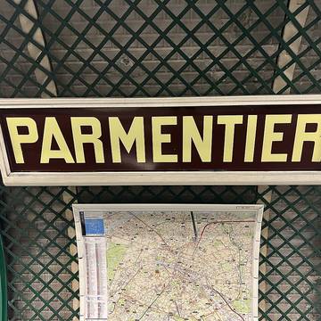 Édicule Guimard de la station Parmentier - Paris 11ème