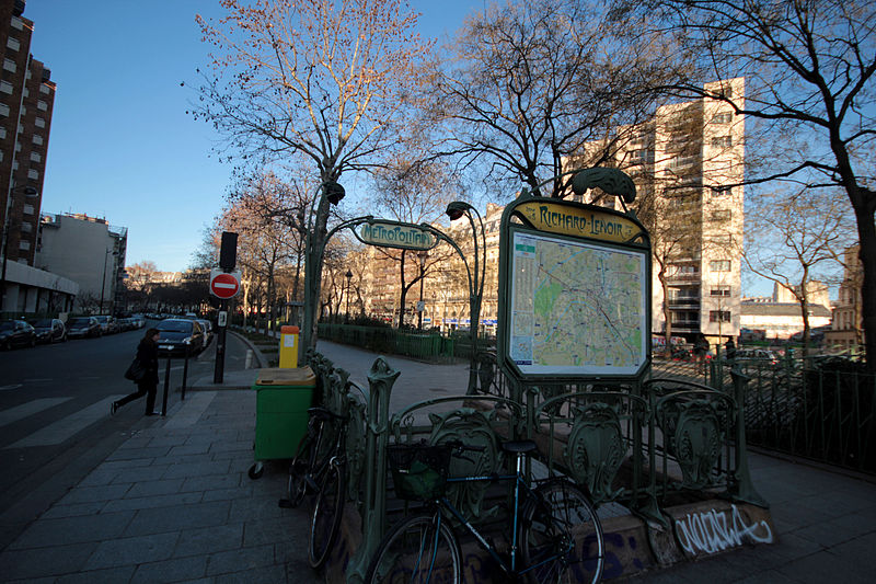 Édicule Guimard de la station Richard-Lenoir - Paris 11ème