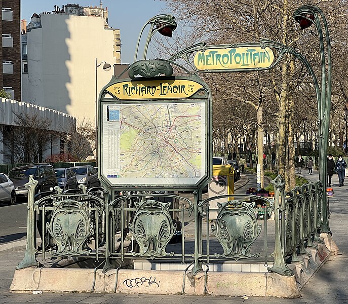 Édicule Guimard de la station Richard-Lenoir - Paris 11ème