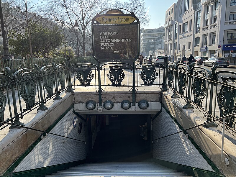 Édicule Guimard de la station Richard-Lenoir - Paris 11ème