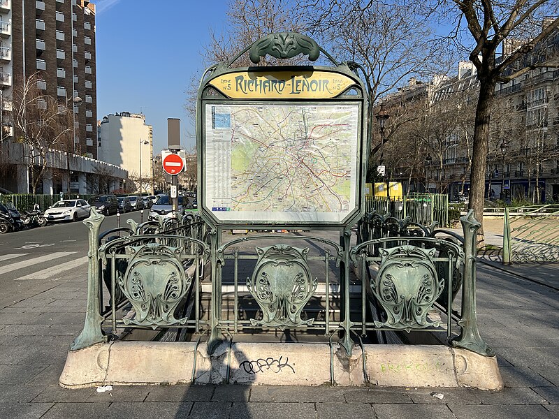 Édicule Guimard de la station Richard-Lenoir - Paris 11ème