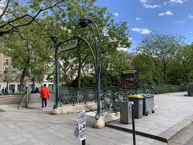 Édicule Guimard de la station Richard-Lenoir - Paris 11ème