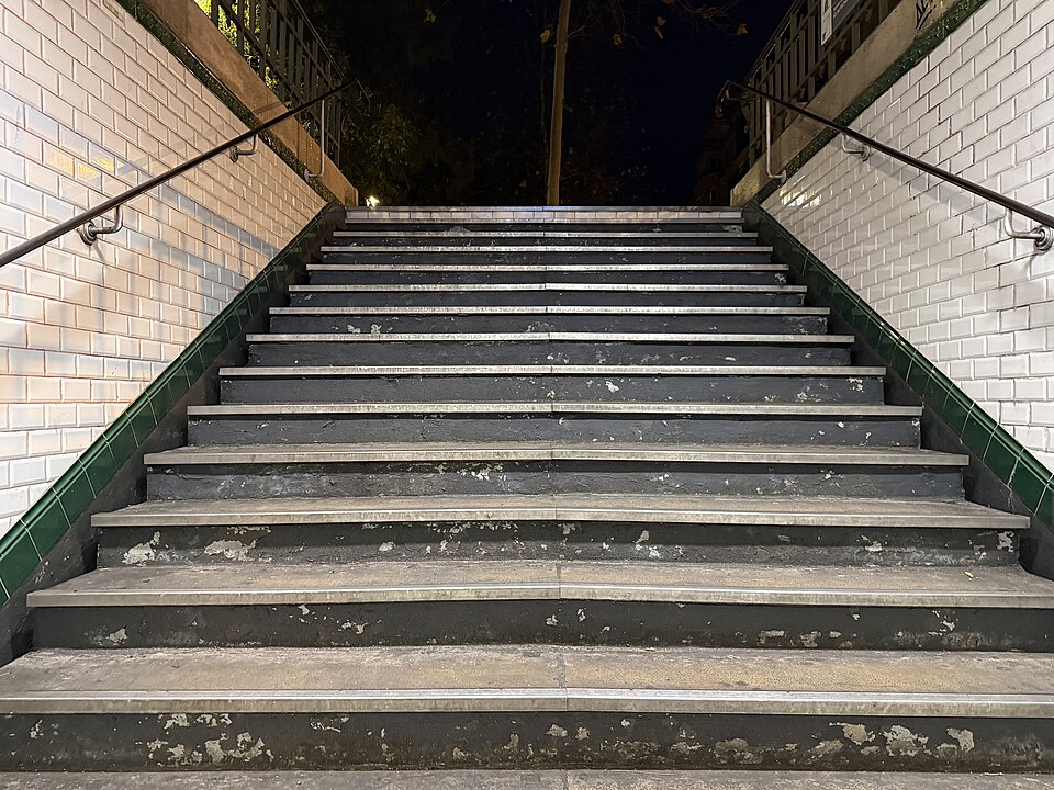 Édicule Guimard de la station Richard-Lenoir - Paris 11ème
